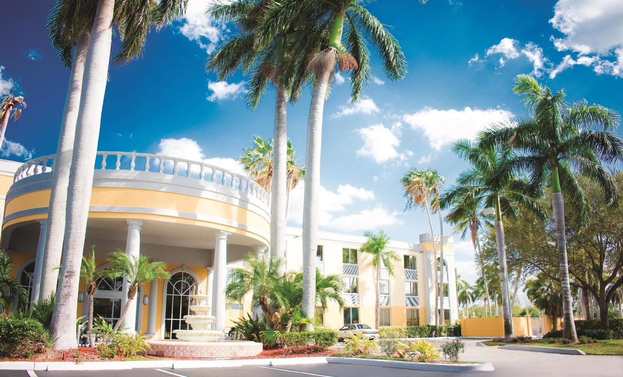 La Quinta Inn By Wyndham Jupiter Exterior photo